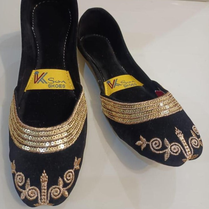 Women's Velvet Fancy Embroidered Black Khussa - Jutishop.pk