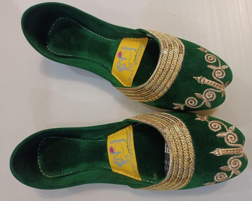 Women's Velvet Fancy Embroidered Green Khussa - Jutishop.pk